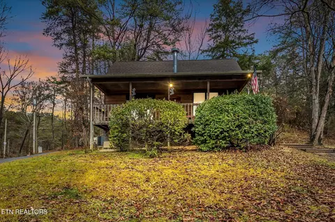 3042 Crestview Ct, Sevierville, TN 37862