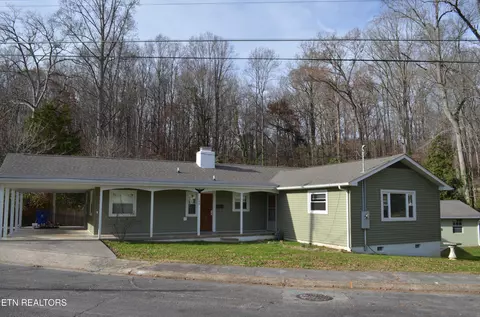 106 Cedar Ln, Oak Ridge, TN 37830