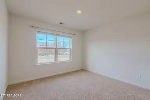 Bedroom - 2540 Lucille Ln, Talbott, TN 37877 photo 5 of 6