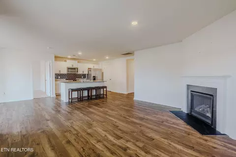 Living - 2540 Lucille Ln, Talbott, TN 37877 photo 4 of 6