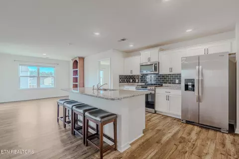 Kitchen - 2540 Lucille Ln, Talbott, TN 37877 photo 3 of 5