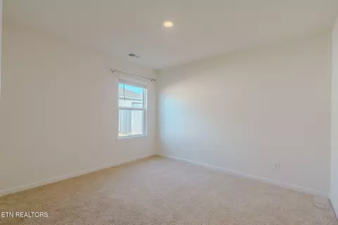 Bedroom - 2540 Lucille Ln, Talbott, TN 37877 photo 2 of 6