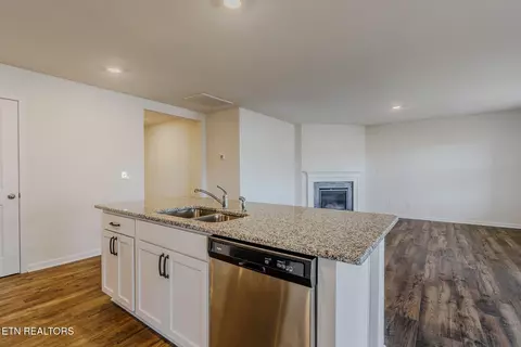 Kitchen - 2540 Lucille Ln, Talbott, TN 37877 photo 4 of 5