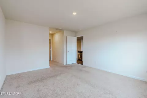Bedroom - 2540 Lucille Ln, Talbott, TN 37877 photo 4 of 6