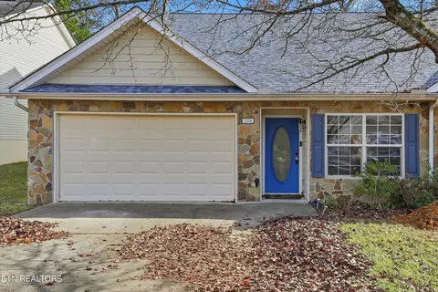 5274 Avery Woods Ln, Knoxville, TN 37921