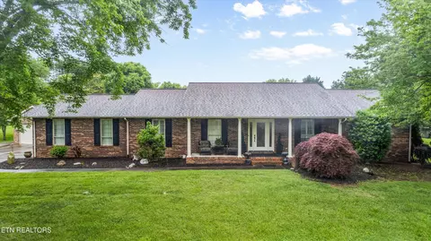 1403 Lincolnshire Dr, Maryville, TN 37803