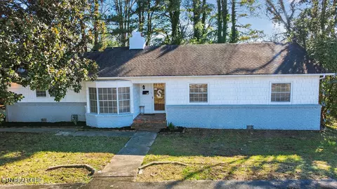 109 E Pasadena Rd, Oak Ridge, TN 37830