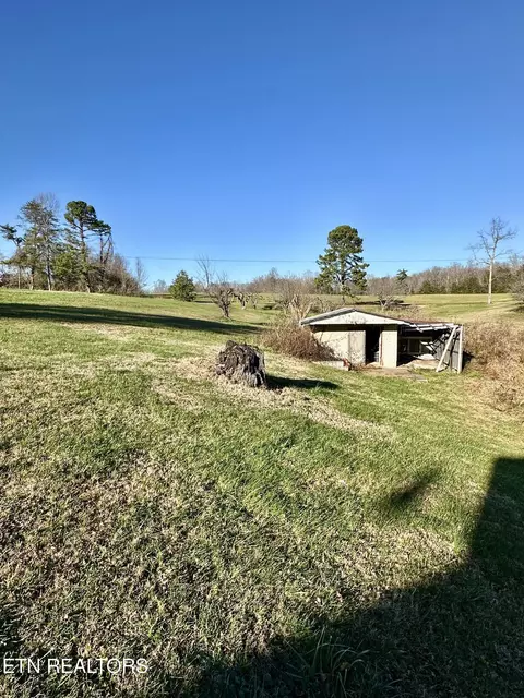 Exterior - 1500 Coal Hill Rd, Sunbright, TN 37872 photo 1 of 2