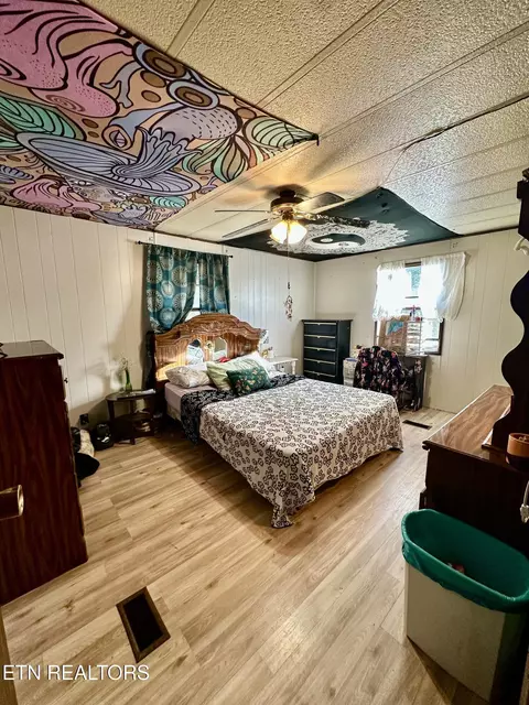 Bedroom - 1500 Coal Hill Rd, Sunbright, TN 37872 photo 2 of 3