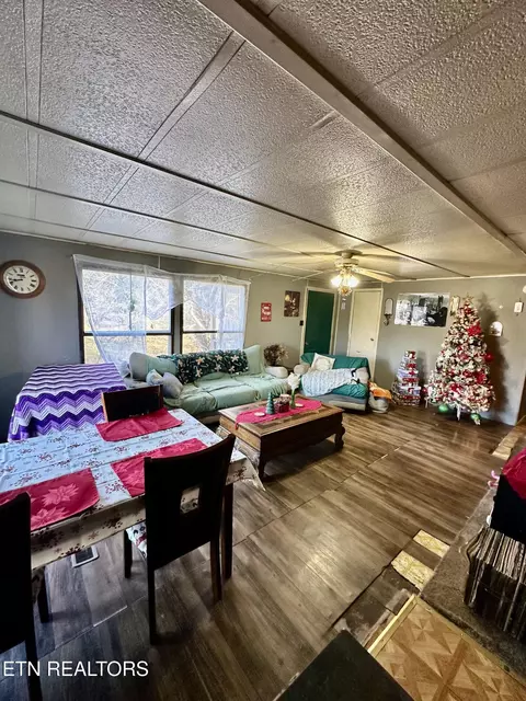 Living - 1500 Coal Hill Rd, Sunbright, TN 37872 photo 3 of 3
