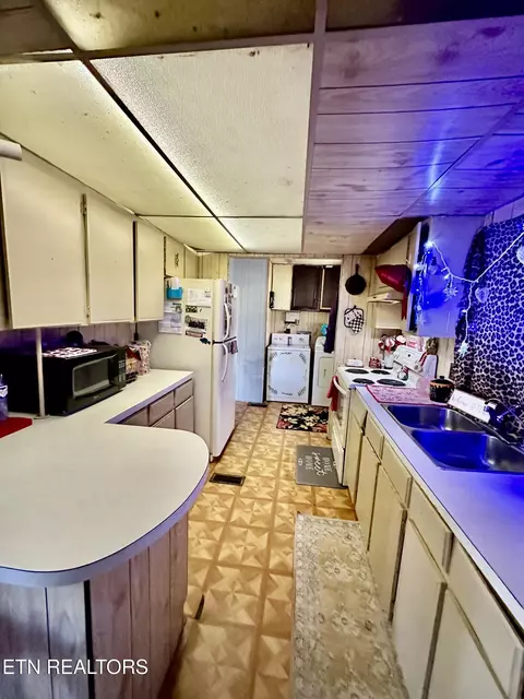 Kitchen - 1500 Coal Hill Rd, Sunbright, TN 37872 photo 1 of 3