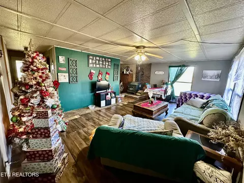 Living - 1500 Coal Hill Rd, Sunbright, TN 37872 photo 2 of 3