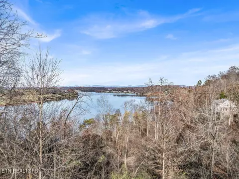 4125 Gravelly Hills Rd, Louisville, TN 37777