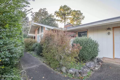 8613 Wimbledon Dr, Knoxville, TN 37923