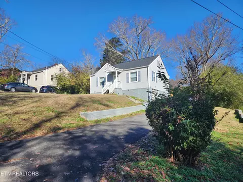 5724 Woodale Dr, Knoxville, TN 37912