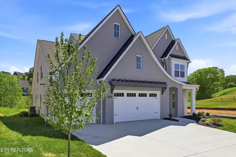 Silver Cedar Lane, Knoxville, TN 37932