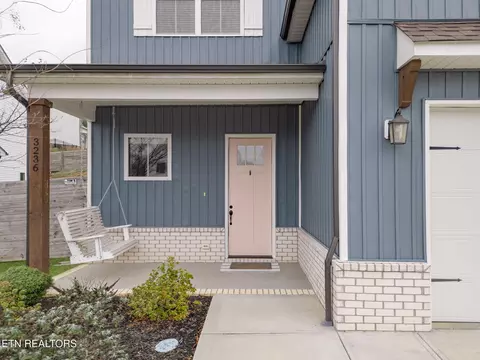 3236 Great Plains Ln, Knoxville, TN 37931