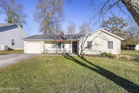 504 E Kings Gate Rd, Knoxville, TN 37934