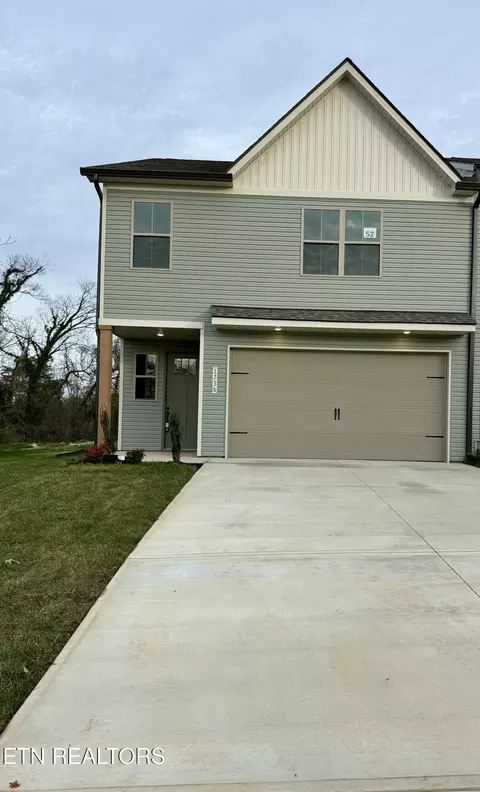 1736 Bennett Village Dr, Maryville, TN 37804