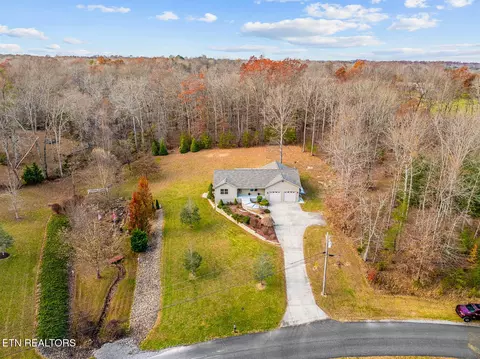 232 Grassland Rd, Crossville, TN 38572