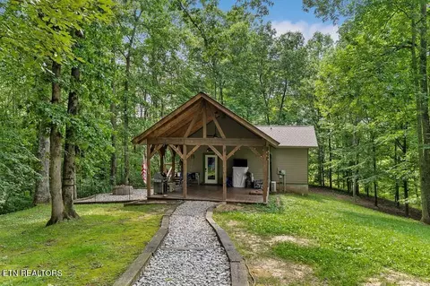 9073 Mcminnville Hwy, Quebeck, TN 38579