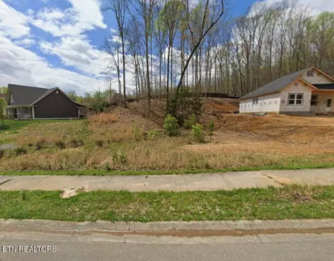 205 Taube Ln, Oak Ridge, TN 37830