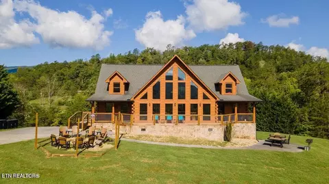 2715 Dayne Dr, Sevierville, TN 37876
