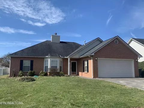 1327 Hunters Way Ct, Maryville, TN 37803