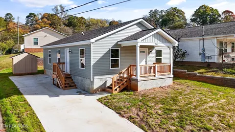 966 Anniversary Ln, Knoxville, TN 37914