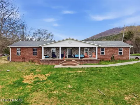 365 Young Ln, Tazewell, TN 37879
