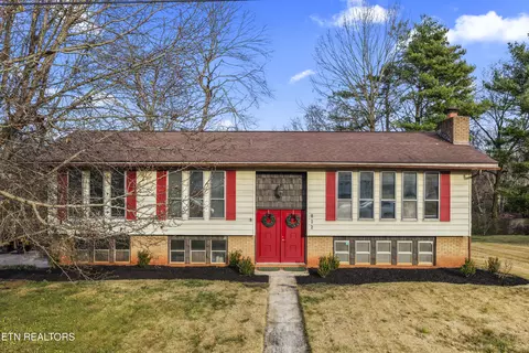 812 Crest Forest Rd, Knoxville, TN 37923