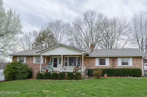 2620 Deer Lodge Hwy, Deer Lodge, TN 37726