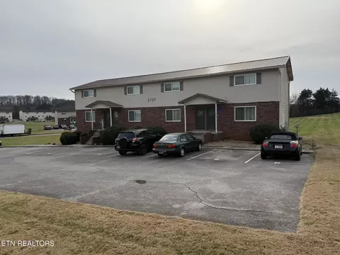 3707 Moss Ln, Louisville, TN 37777