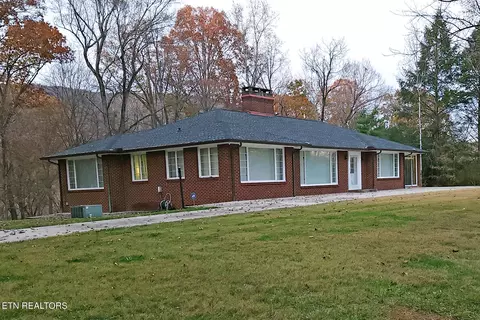 140 Magna Vista Dr, Harriman, TN 37748