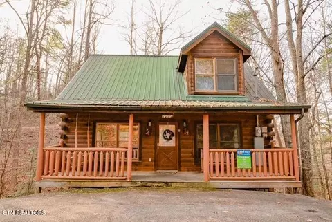2161 Red Bud Rd, Sevierville, TN 37876