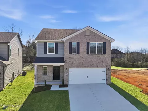 8906 Keenberg Ln, Knoxville, TN 37931