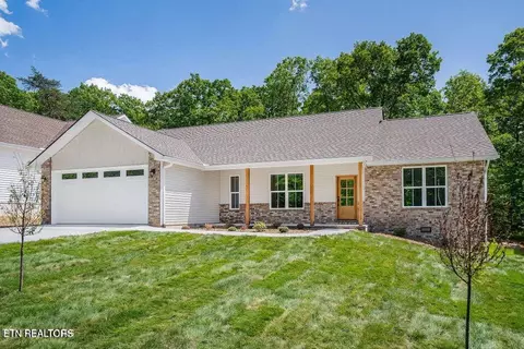 384 St George Dr, Crossville, TN 38558
