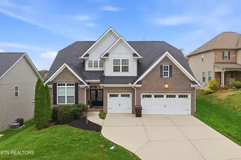 521 Vivian Lee Ln, Knoxville, TN 37934