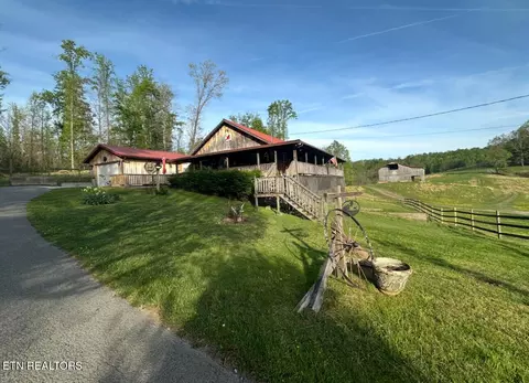 811 Pioneer Rd, Ewing, VA 24248