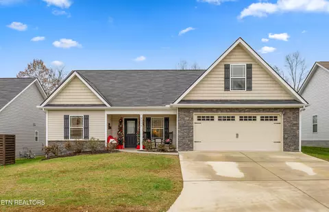 2335 Eppie Cove Ln, Knoxville, TN 37931