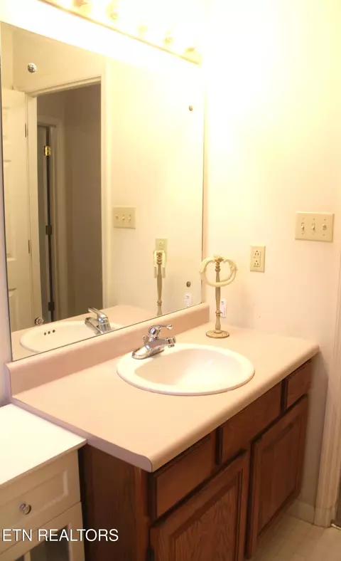 413 Herringbone Ct, Powell, TN 37849 photo 19