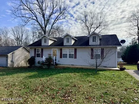 2044 Menasha Dr, Crossville, TN 38572