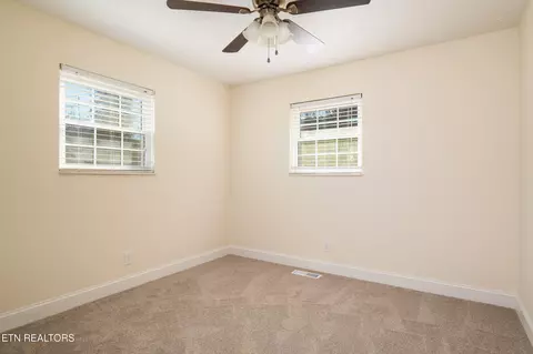 Bedroom - 8124 Sharp Rd, Powell, TN 37849 photo 2 of 4