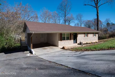 Exterior - 8124 Sharp Rd, Powell, TN 37849 photo 2 of 7