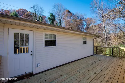 Exterior - 8124 Sharp Rd, Powell, TN 37849 photo 4 of 7