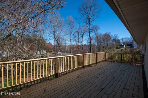 Exterior - 8124 Sharp Rd, Powell, TN 37849 photo 3 of 7