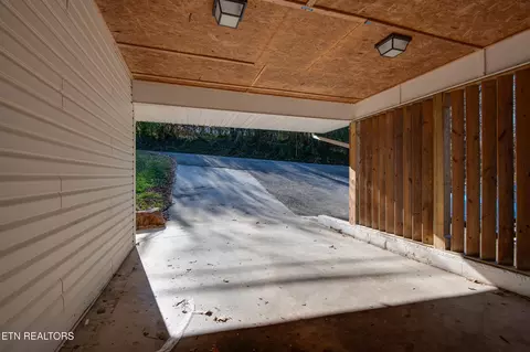 Exterior - 8124 Sharp Rd, Powell, TN 37849 photo 5 of 7