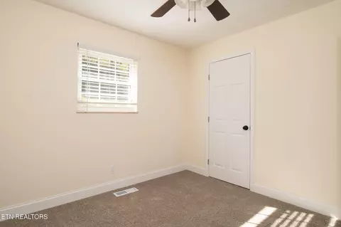 Bedroom - 8124 Sharp Rd, Powell, TN 37849 photo 1 of 4