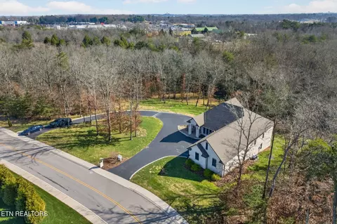 323 Riverview Dr, Crossville, TN 38555