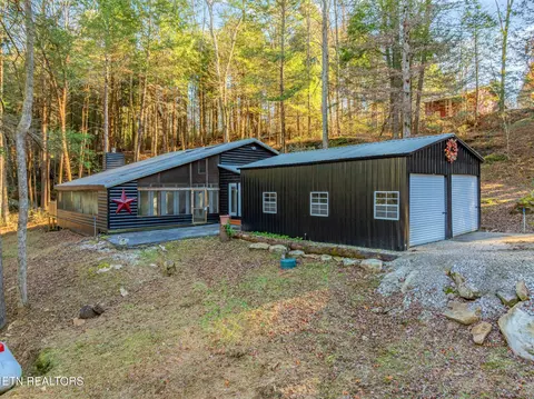135 White Creek Ct, Deer Lodge, TN 37726